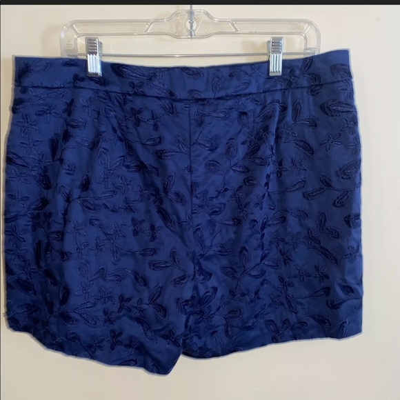 WHITE HOUSE BLACK MARKET Blue Short Embroidered 14 - Picture 5 of 13